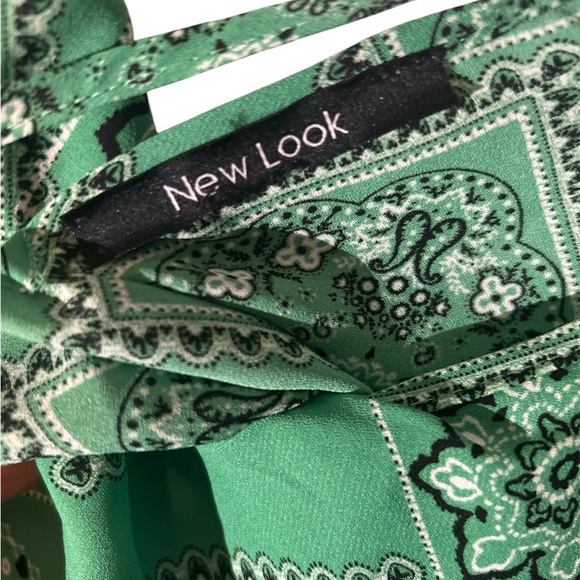 New Look Green Patterned Scarf Camisole shirt - Picture 3 of 3